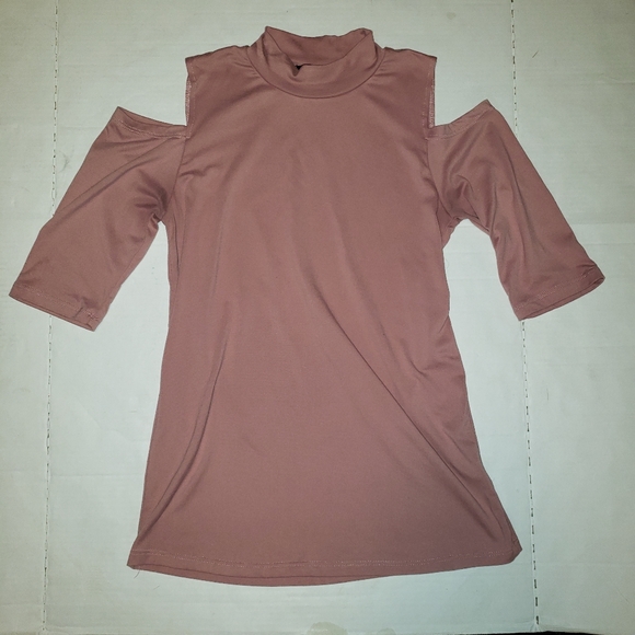 Cold shoulder top - Picture 1 of 2